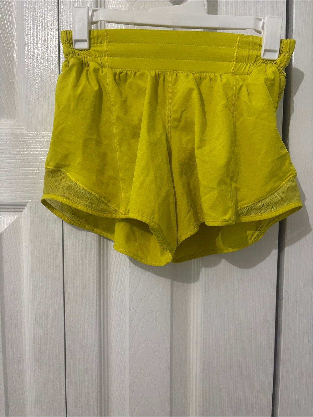Lululemon Hotty Hots 4 inch low rise